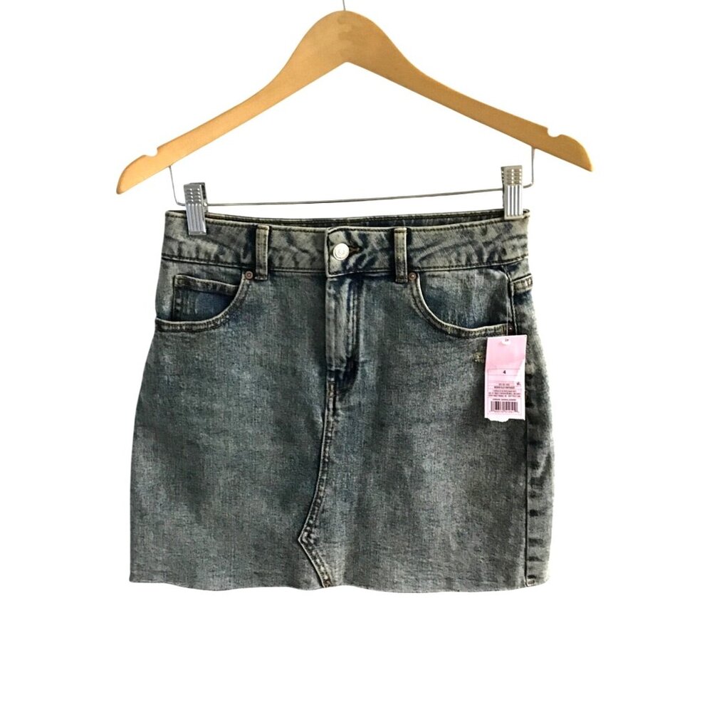 WILD FABLE -WOMENS MEDIUM WASH KNEE LENGHT DISTRESS HEM DENIM SKIRT SIZE 4 - NWT